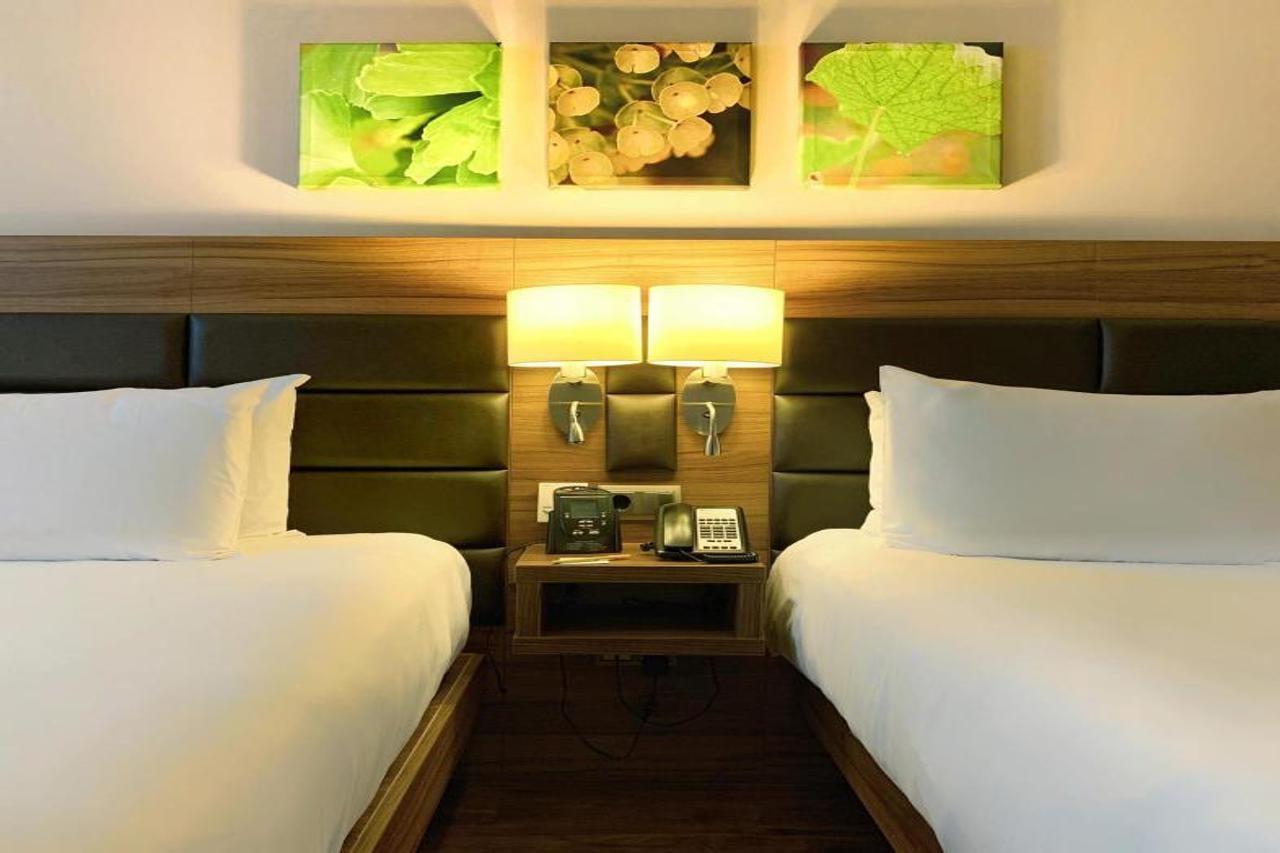 Hilton Garden Inn Sevilla Экстерьер фото