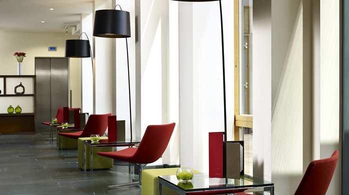 Hilton Garden Inn Sevilla Интерьер фото
